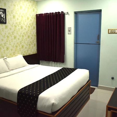 Apple Park Annexe Hotel Tiruchirappalli Екстериор снимка